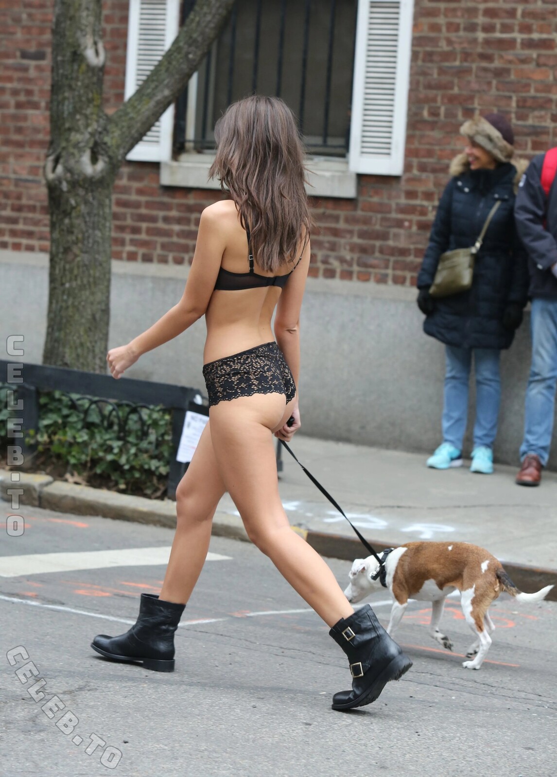 Emily Ratajkowski nude photo 5