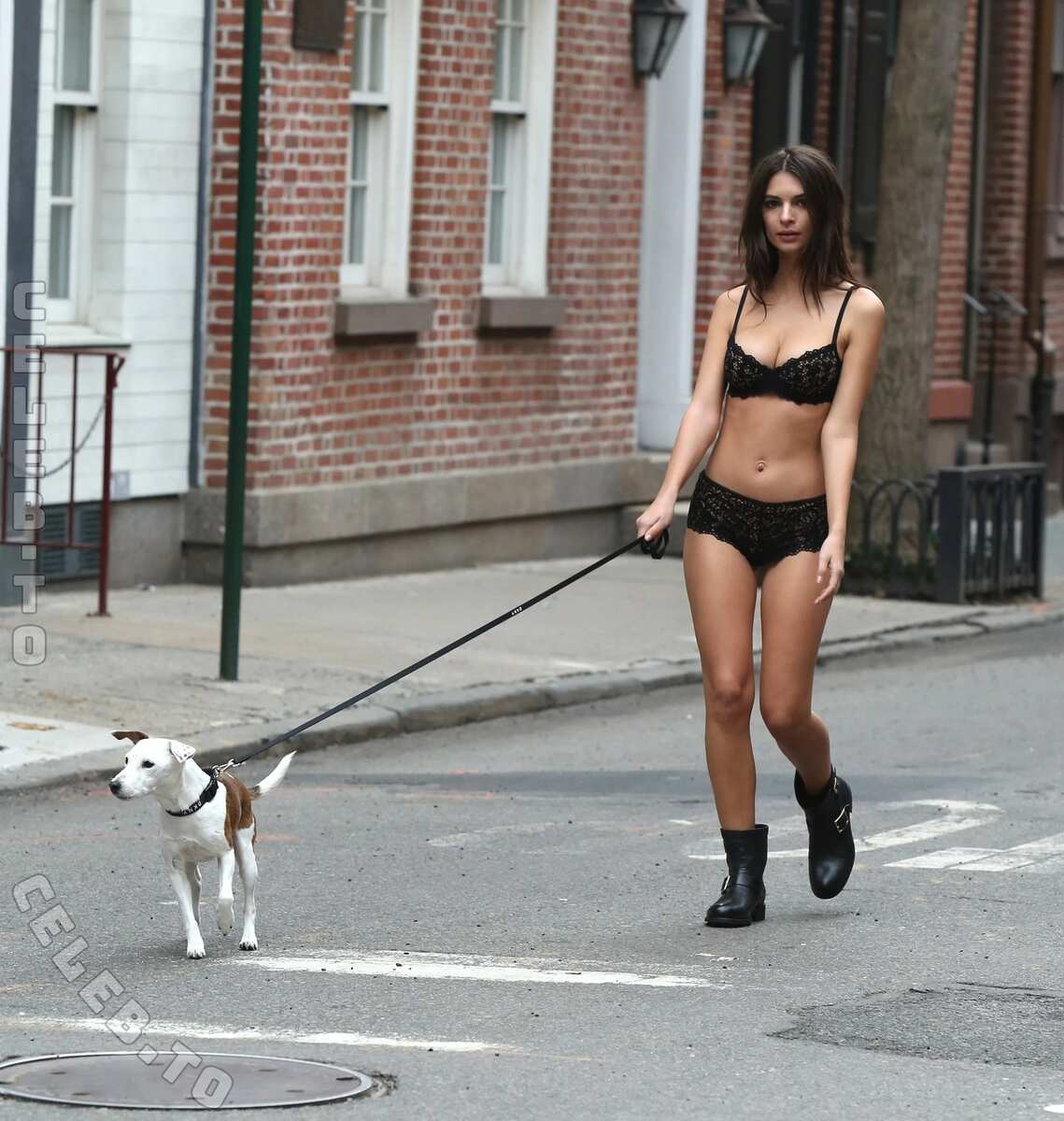Emily Ratajkowski nude photo 11