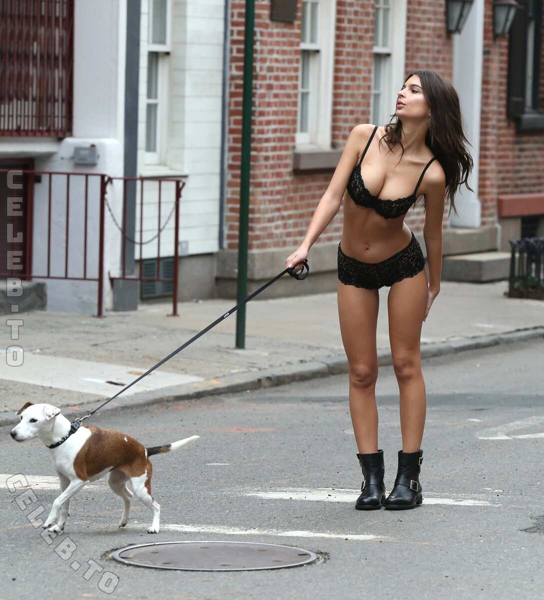 Emily Ratajkowski nude photo 15