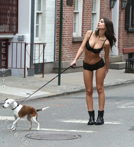Emily Ratajkowski nude photo 343