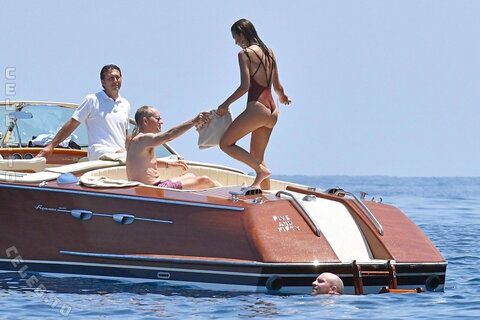 Emily Ratajkowski nude photo 329