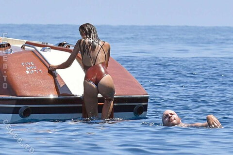 Emily Ratajkowski nude photo 298