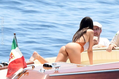 Emily Ratajkowski nude photo 295