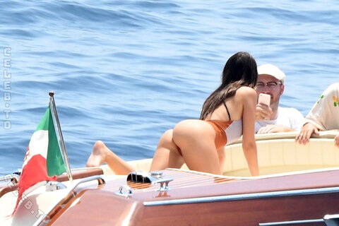 Emily Ratajkowski nude photo 291