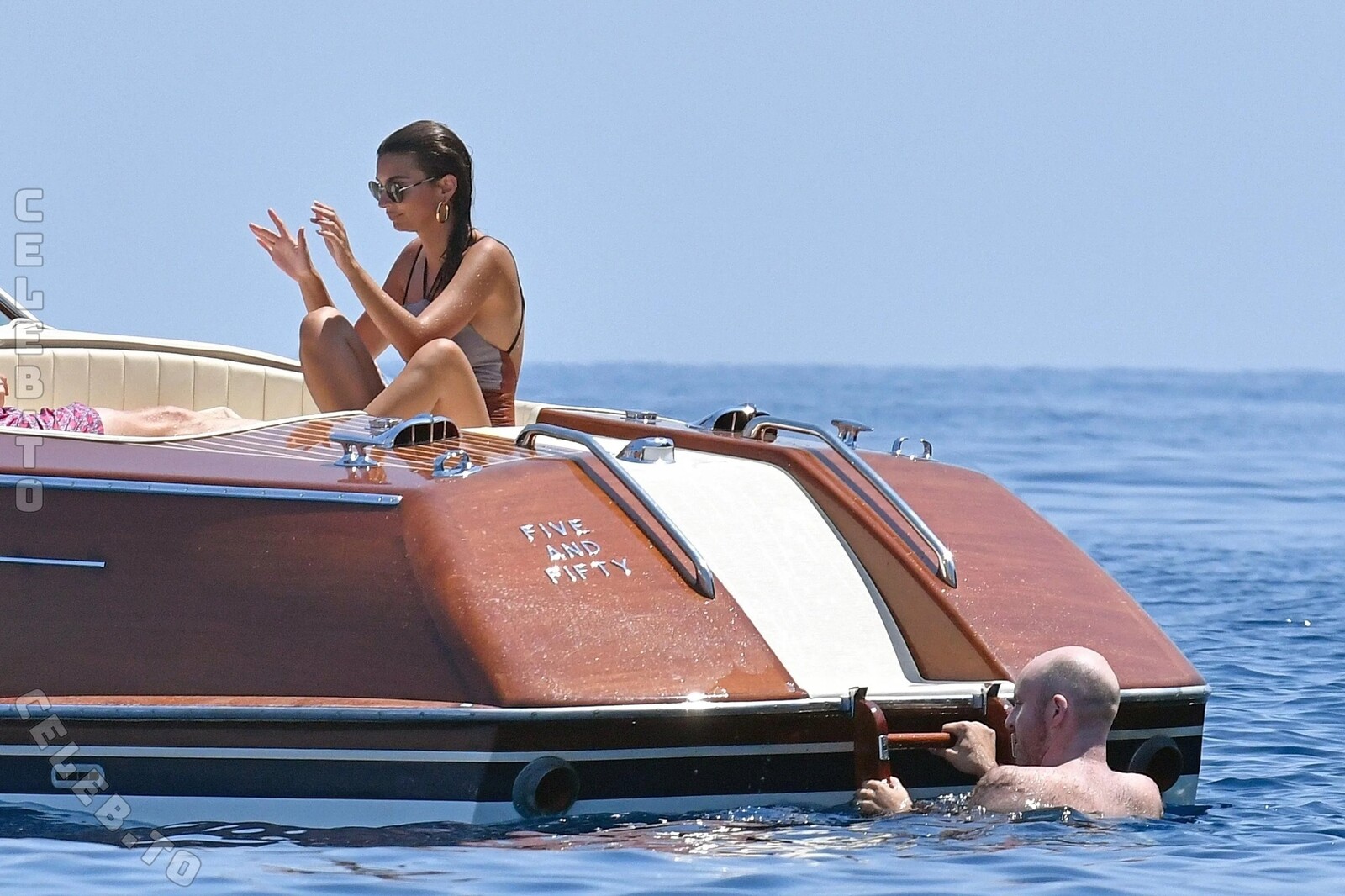 Emily Ratajkowski nude photo 9