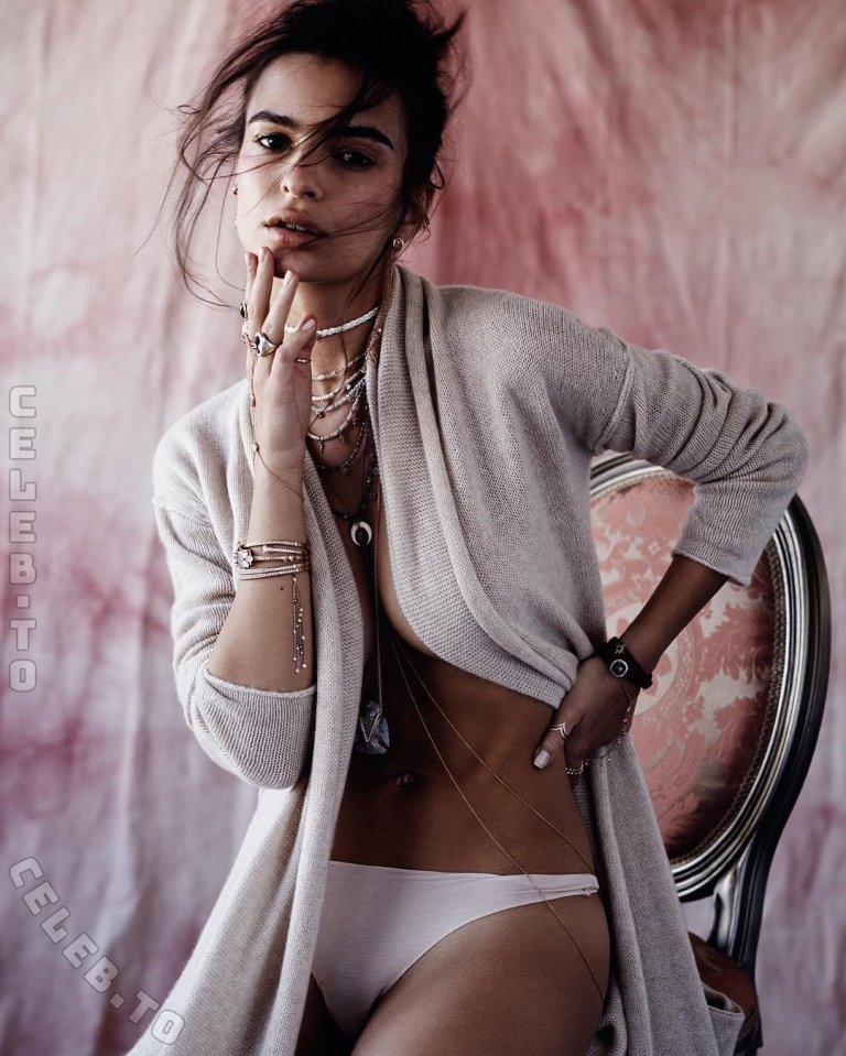 Emily Ratajkowski nude photo 3