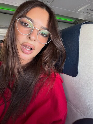 Emily Ratajkowski photo 2