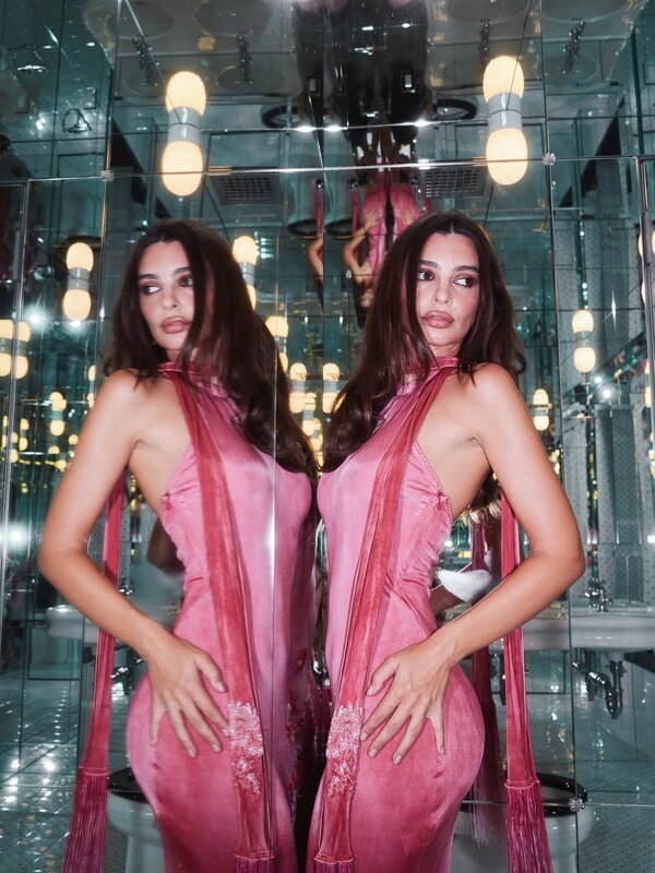 Emily Ratajkowski nude photo 5