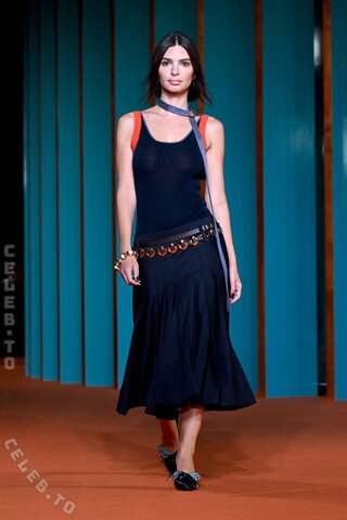 Emily Ratajkowski #seethrough hit the Tory Burch Spring/Summer runway at the Isamu Noguchi Sunken Garden 09/2026
