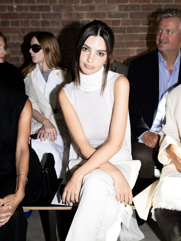 Emily Ratajkowski nude photo 3
