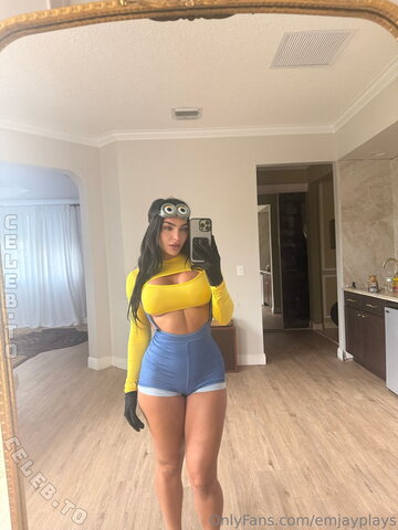 emily rinaudo nude photo 3