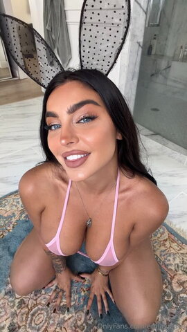 emily rinaudo nude photo 11