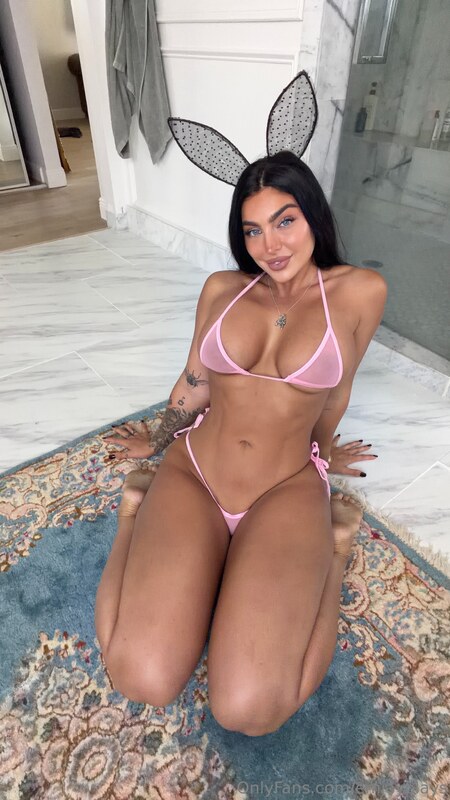 emily rinaudo nude photo 20