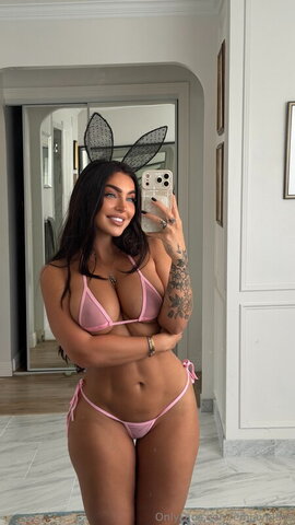 emily rinaudo nude photo 9