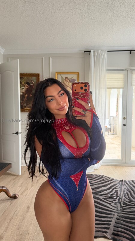 emily rinaudo nude photo 3