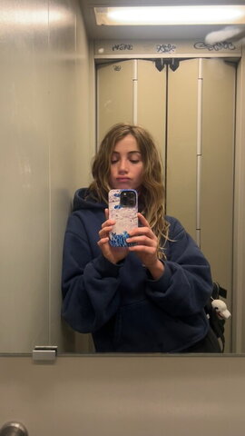Emily Rudd Hot (1 photo)
