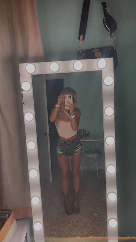 Emily Sentner nude photo 21
