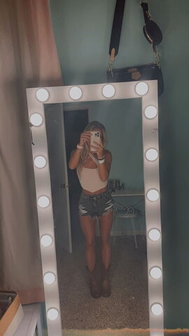 Emily Sentner nude photo 9