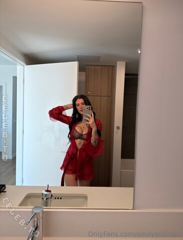Emily Sullivan nude photo 17