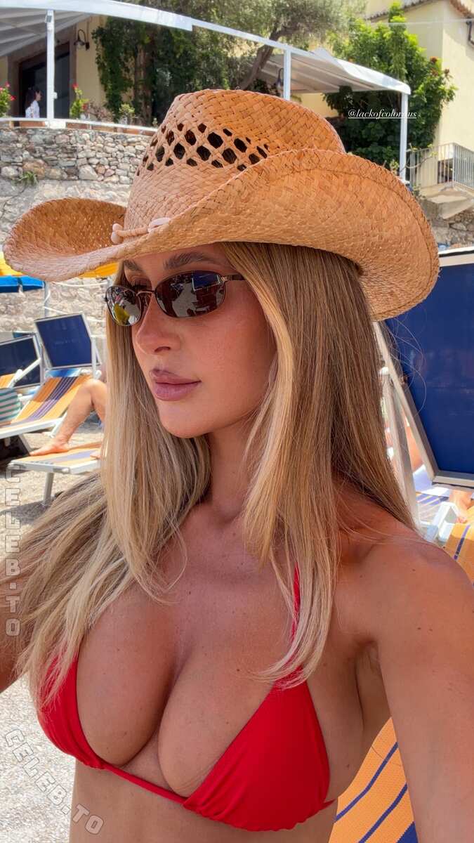 Emily Venz nude photo 8
