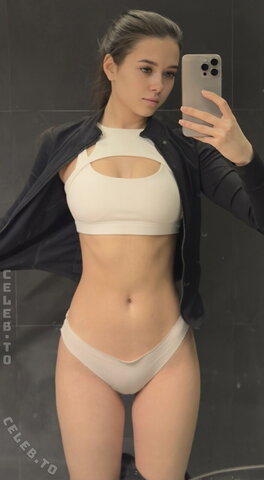 Emilybatee nude photo 6