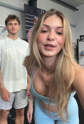 Emilylior – Blue sports bra deep neckline