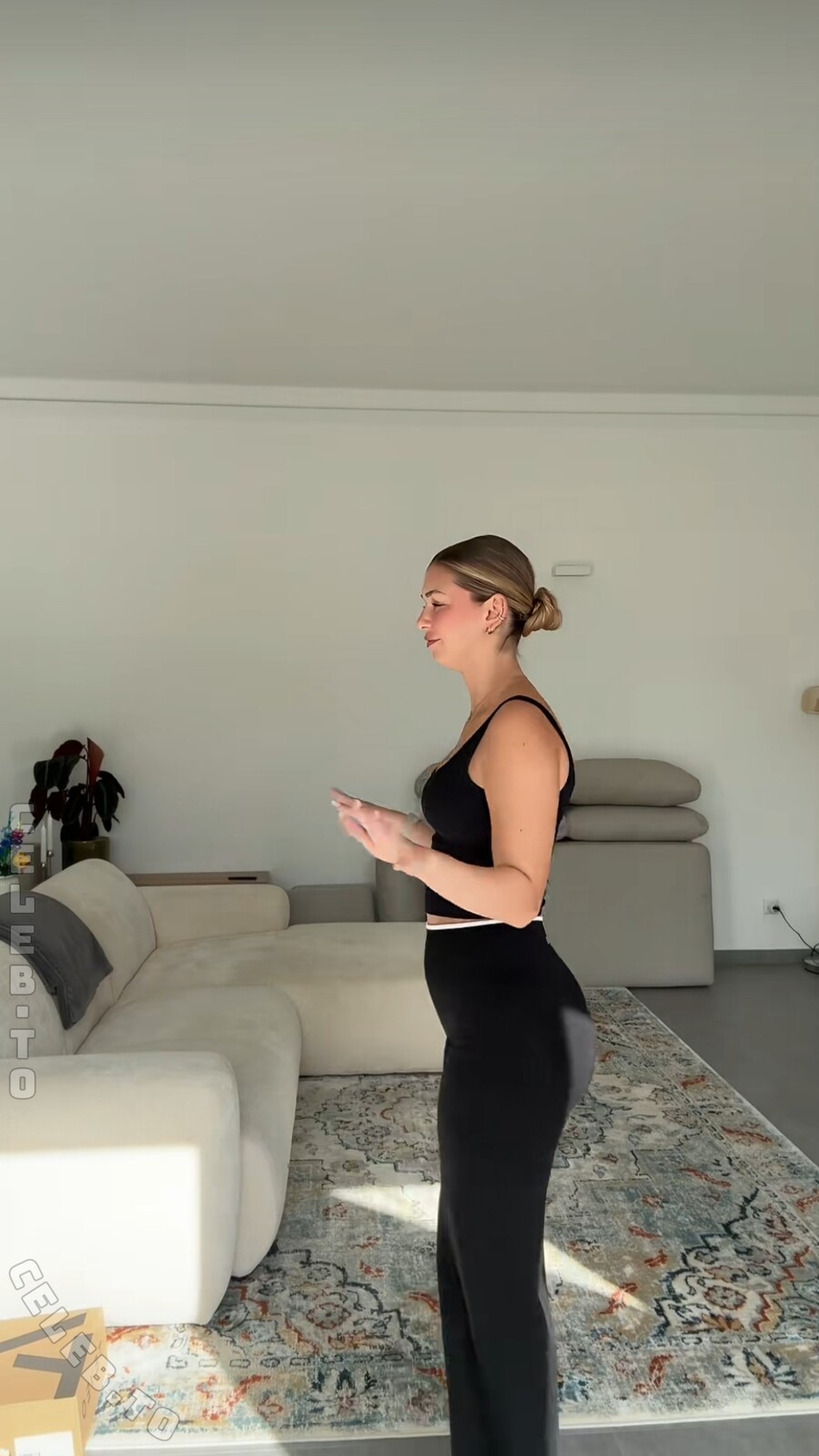 Emilylior nude photo 4