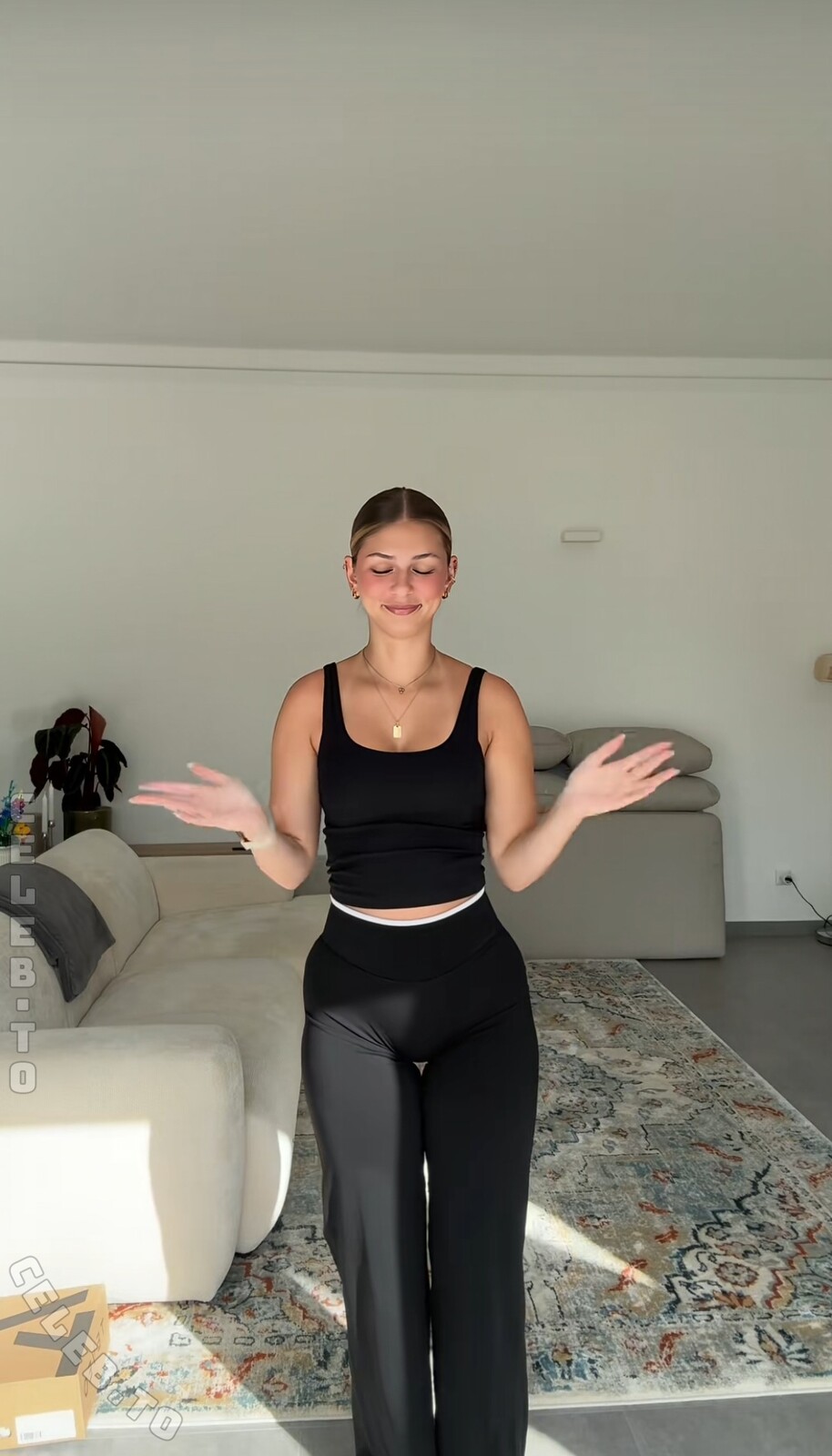 Emilylior nude photo 6