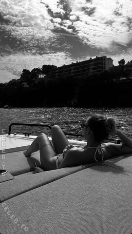 Emily._.mhl Hot (1 photo)