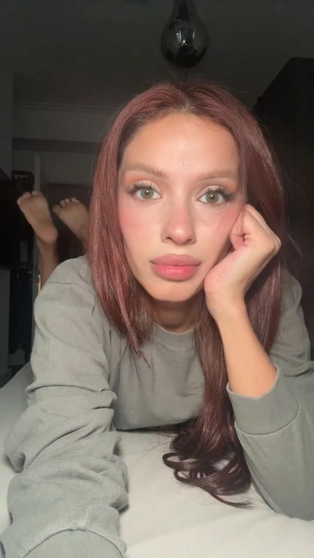 Emilyy nude photo 1