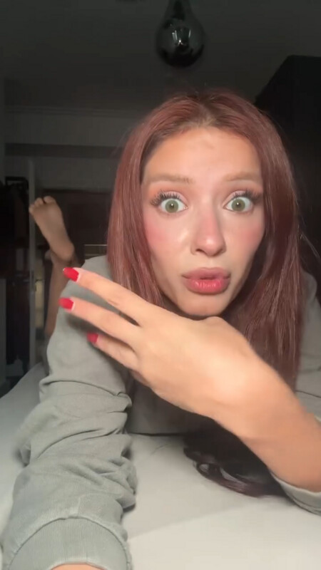 Emilyy nude photo 5