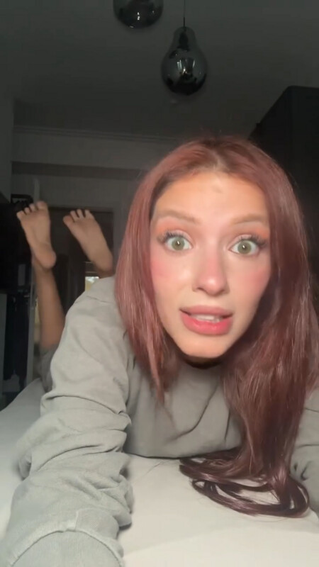 Emilyy nude photo 6