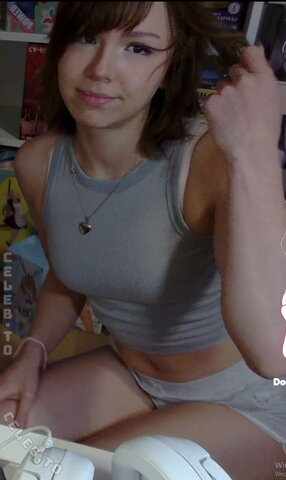 Emilyynl nude photo 29