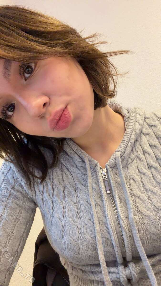 Emilyynl nude photo 5