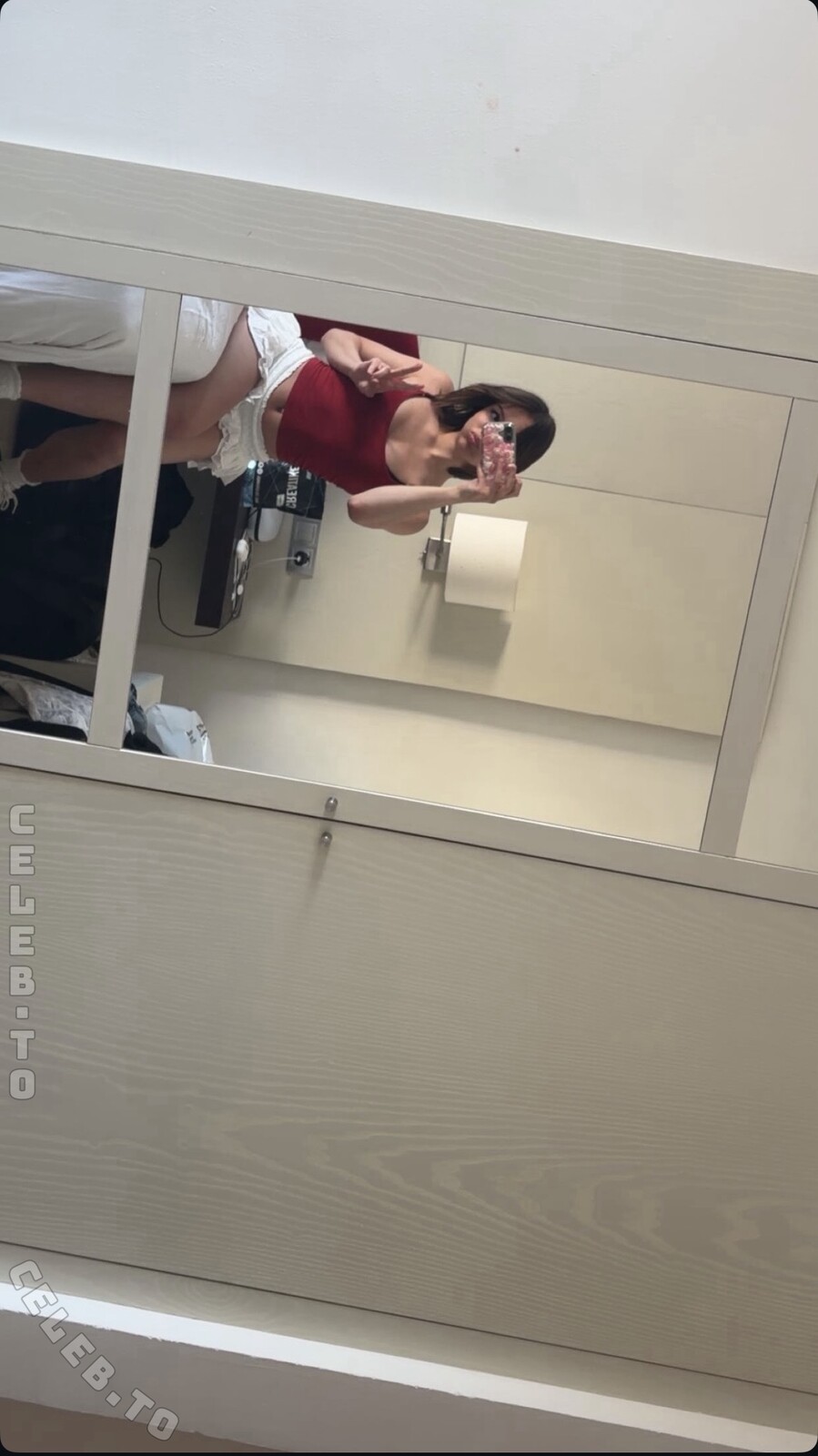 Emilyynl nude photo 1