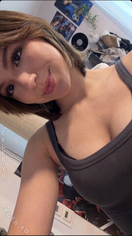 Emilyynl nude photo 10