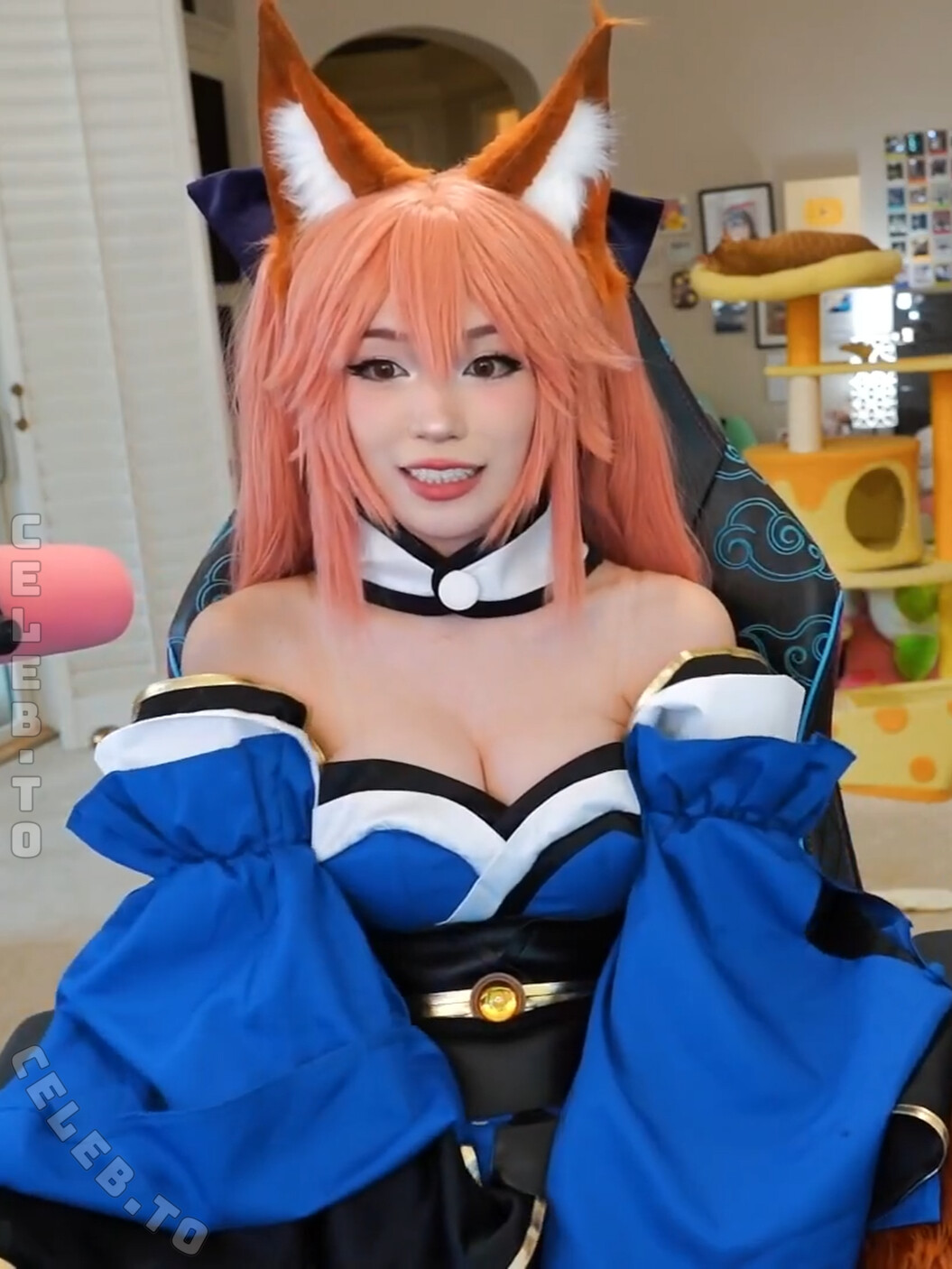 Emiru nude photo 7