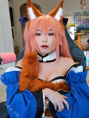 Emiru nude photo 10