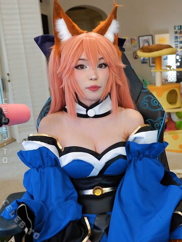 Emiru nude photo 7