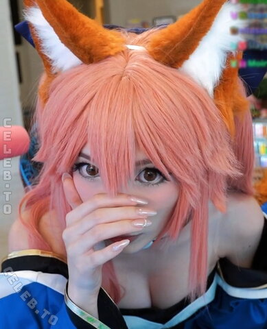 Emiru nude photo 3