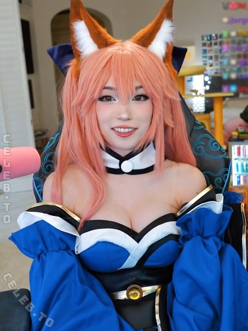 Emiru nude photo 17