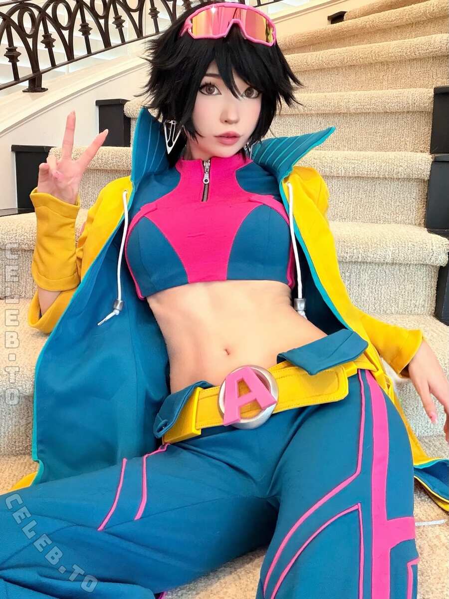 Emiru nude photo 4