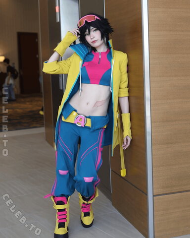 Emiru nude photo 2