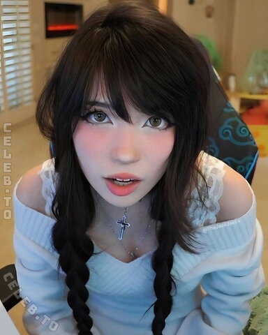 Emiru Sexy (6 photos)