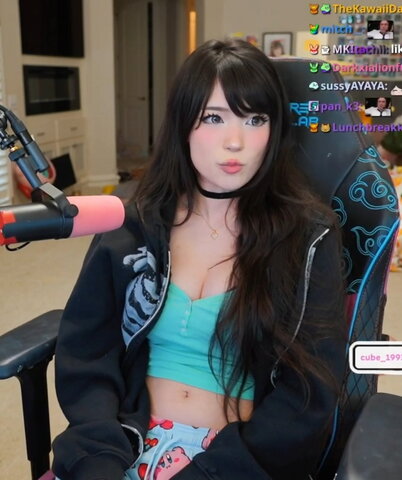 Emiru nude photo 2