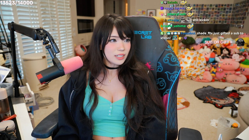 Emiru nude photo 3