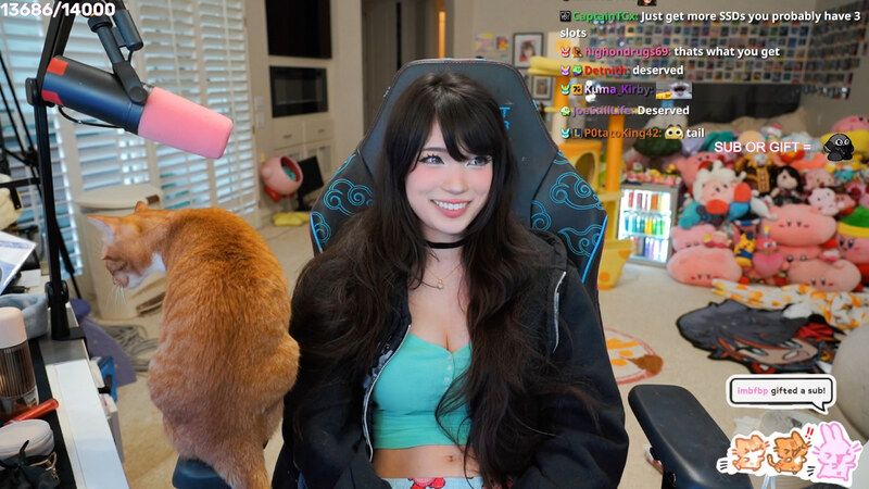 Emiru nude photo 4