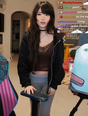 Emiru nude photo 15