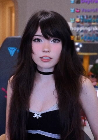 Emiru Sexy (3 photos)