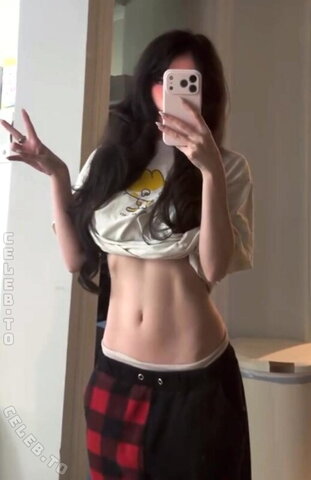 Emiru nude photo 4